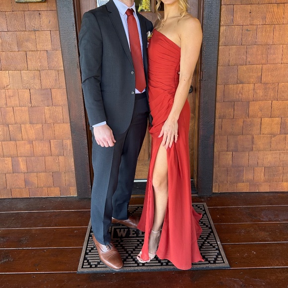 JJ's House Bridesmaid Dress in Vermillion - Picture 3 of 4